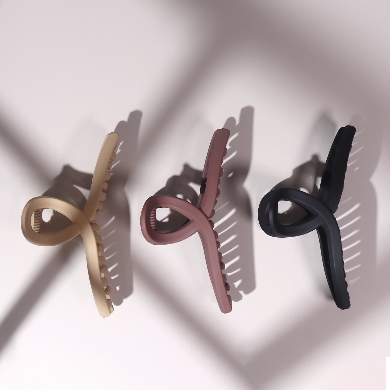 Twist Loop Claw Clip – Plug by Must52®